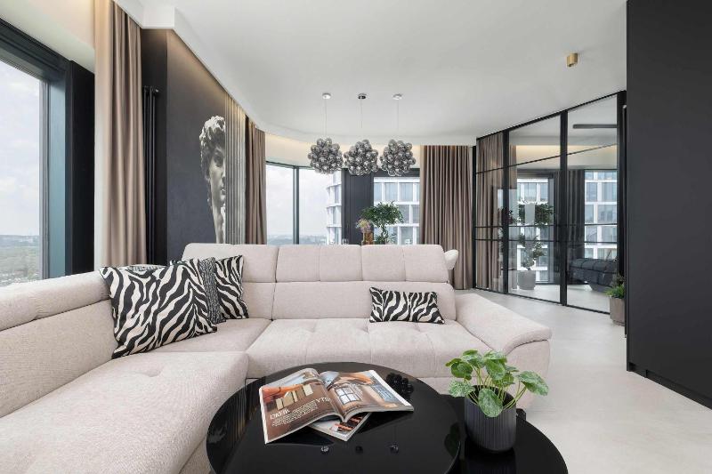Luxury Apartment with Air Conditioning & Parking on the 25th Floor City Centre by Renters Prestige - image 40