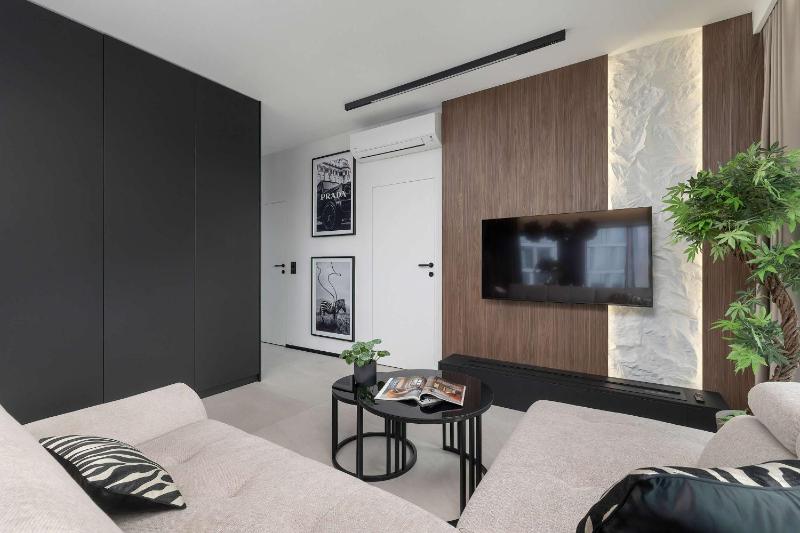 Luxury Apartment with Air Conditioning & Parking on the 25th Floor City Centre by Renters Prestige - image 3