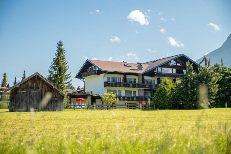 Alpenhof Apartments Oberstdorf - image 1