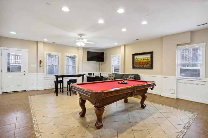 Dream Catcher - Nags Head MP 12 Oceanfront Elevator Pool Hot Tub Pets OK YR Flex - image 14