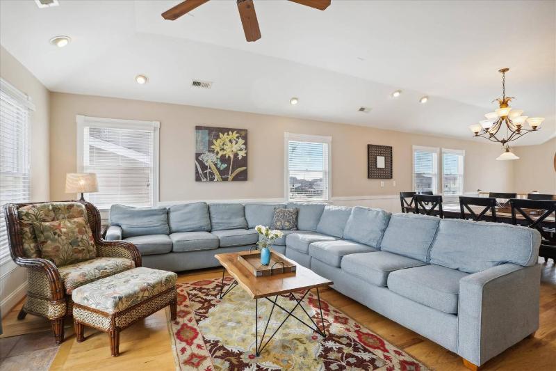 Dream Catcher - Nags Head MP 12 Oceanfront Elevator Pool Hot Tub Pets OK YR Flex - image 16