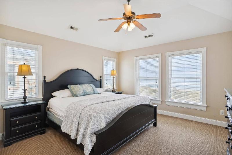 Dream Catcher - Nags Head MP 12 Oceanfront Elevator Pool Hot Tub Pets OK YR Flex - image 23