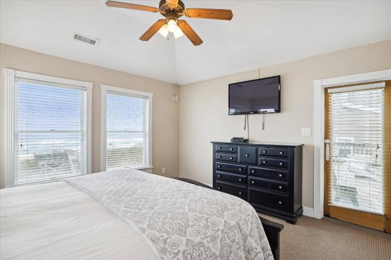Dream Catcher - Nags Head MP 12 Oceanfront Elevator Pool Hot Tub Pets OK YR Flex - image 44