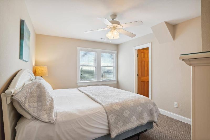 Dream Catcher - Nags Head MP 12 Oceanfront Elevator Pool Hot Tub Pets OK YR Flex - image 20