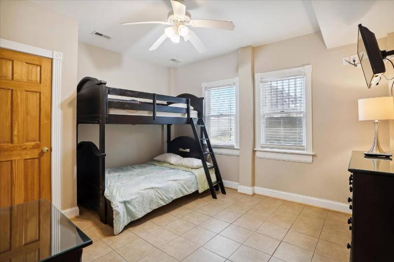 Dream Catcher - Nags Head MP 12 Oceanfront Elevator Pool Hot Tub Pets OK YR Flex - image 17