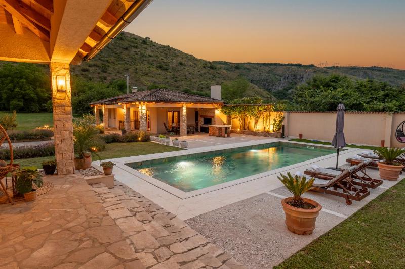 Villa Four Olive Trees - image 1