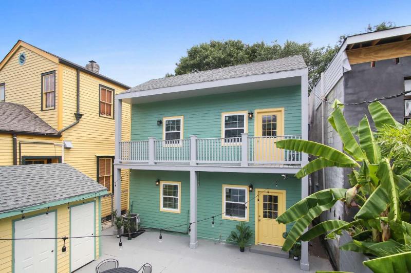 Historic 1840s Cottage Villa 2 min Steps from French Quarter 9br 7ba - image 3