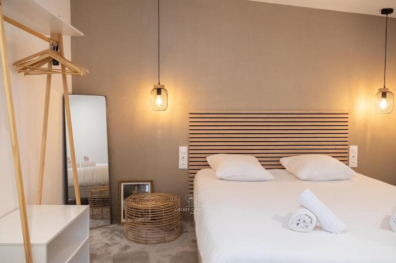 Appartement Climatisé avec terrasse-Pied du Port - image 16