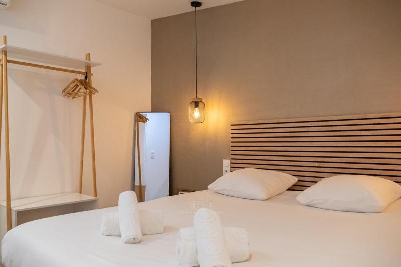 Appartement Climatisé avec terrasse-Pied du Port - image 10