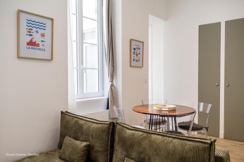 Appartement rénové en plein coeur de ville - image 6