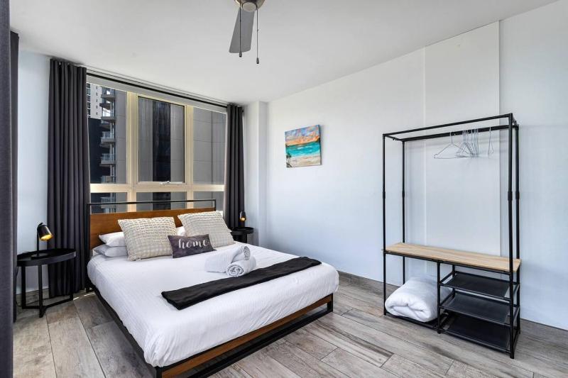 Central 2B Apartment Parking. Wi-Fi. Views. - image 15