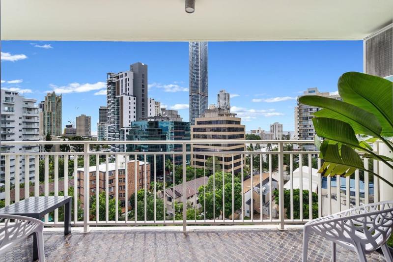 Central 2B Apartment Parking. Wi-Fi. Views. - image 6