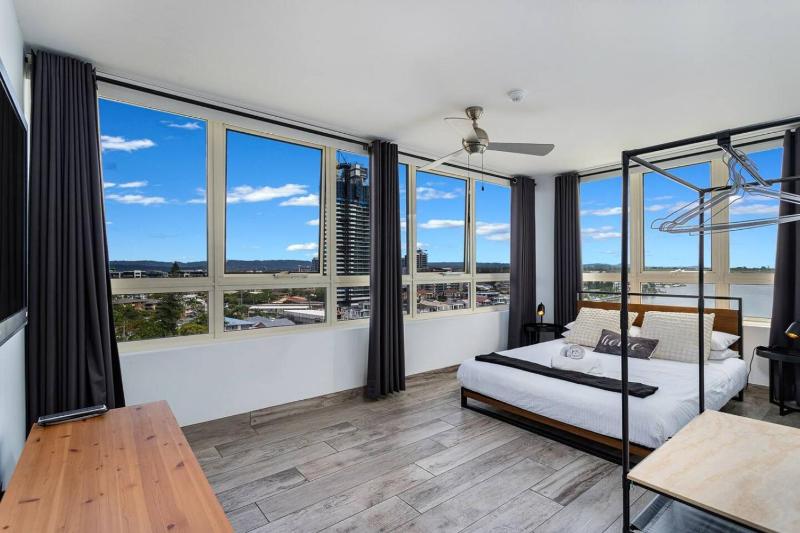 Central 2B Apartment Parking. Wi-Fi. Views. - image 16
