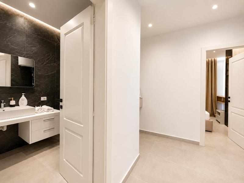 Aron's Apartment 610 - image 4