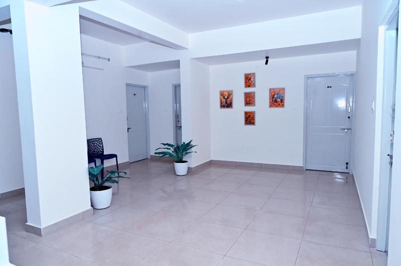 RR Service Apartment - image 11