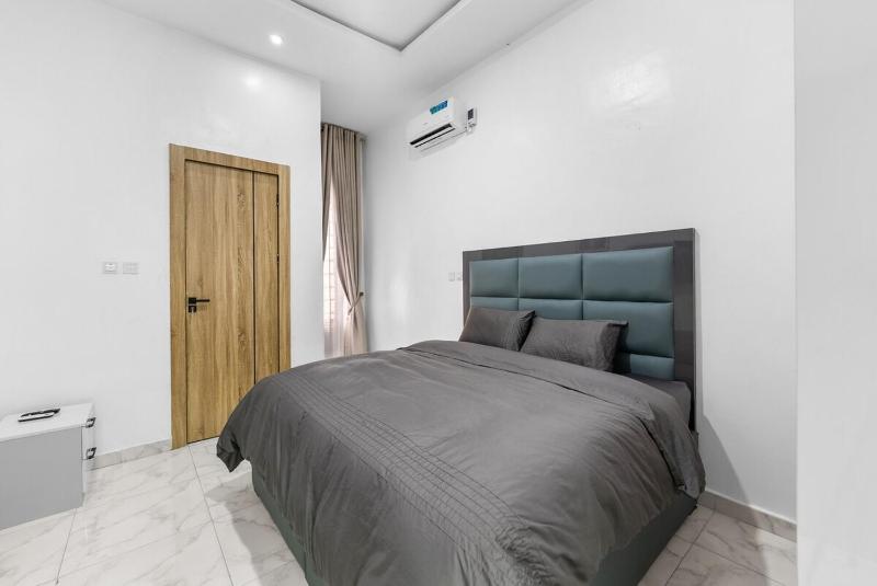 3-Bedroom Terrace Duplex 24 7 Power Supply - image 5