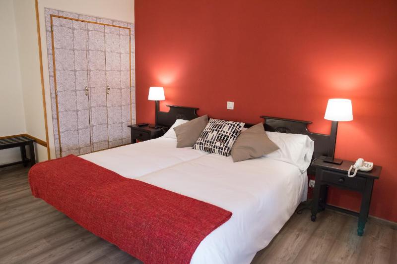 Double Room with Extra Bed image 2