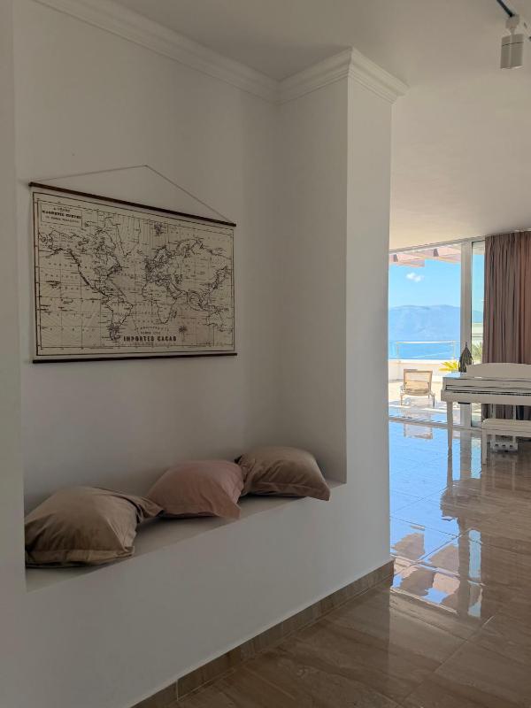 Sea View Penthouse with Grand Terrace - image 12