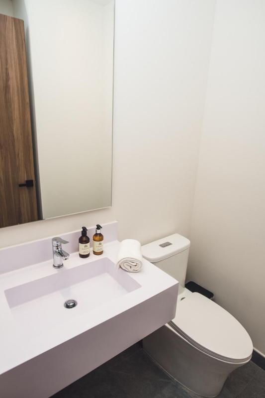 2906- Nice Apartment With Lux Amenities 1BR - image 14