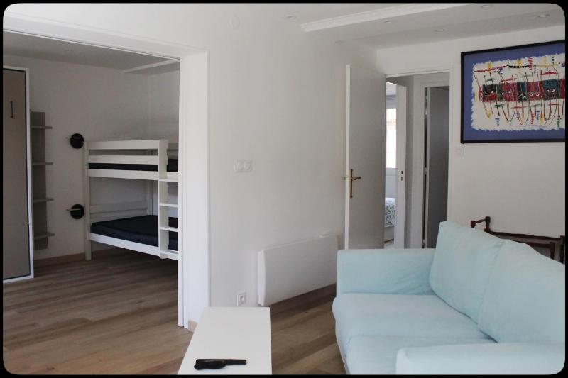 Spacious cocoon in Six-Fours-les-Plages - image 8
