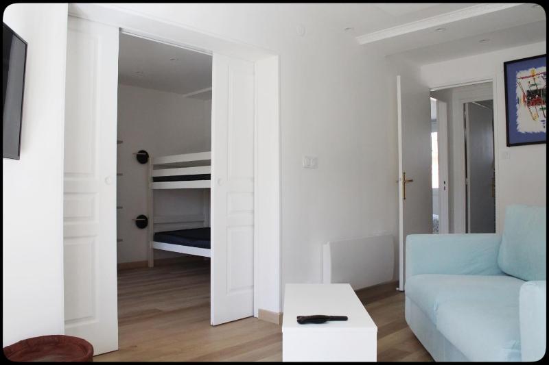 Spacious cocoon in Six-Fours-les-Plages - image 6