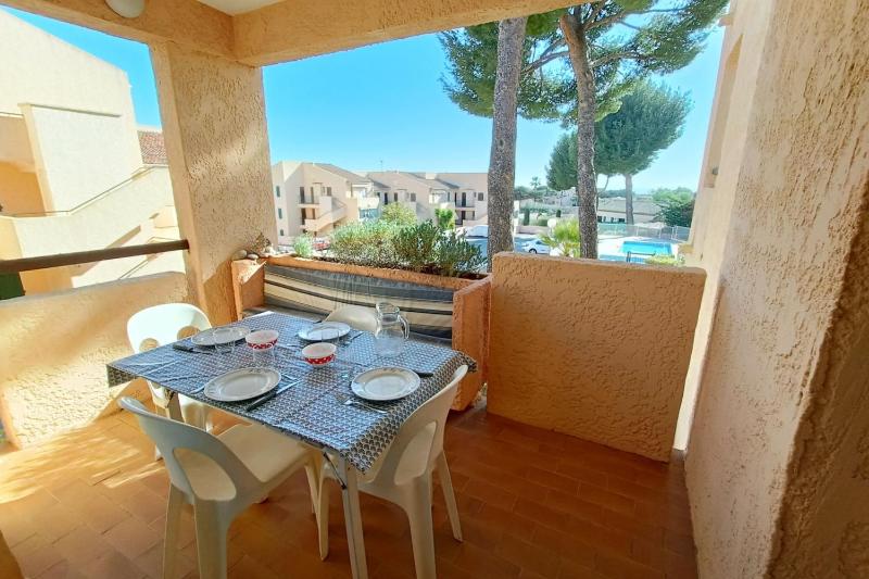 Bright cocoon with shared pool in Bandol - image 10
