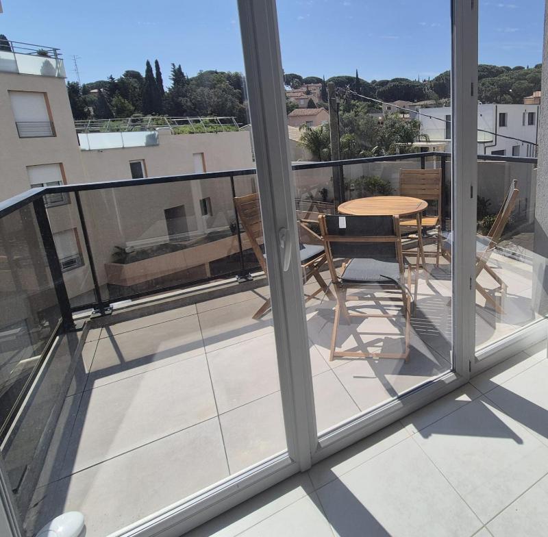 Apartment with terrace near the beach - image 5