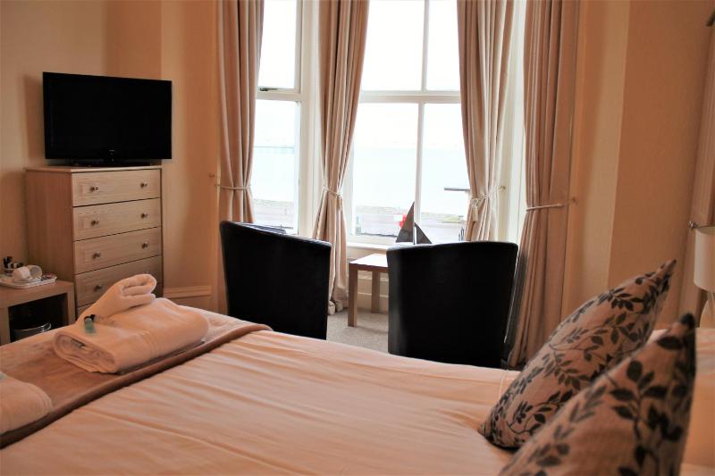 Premier Double Room with Sea View image 4