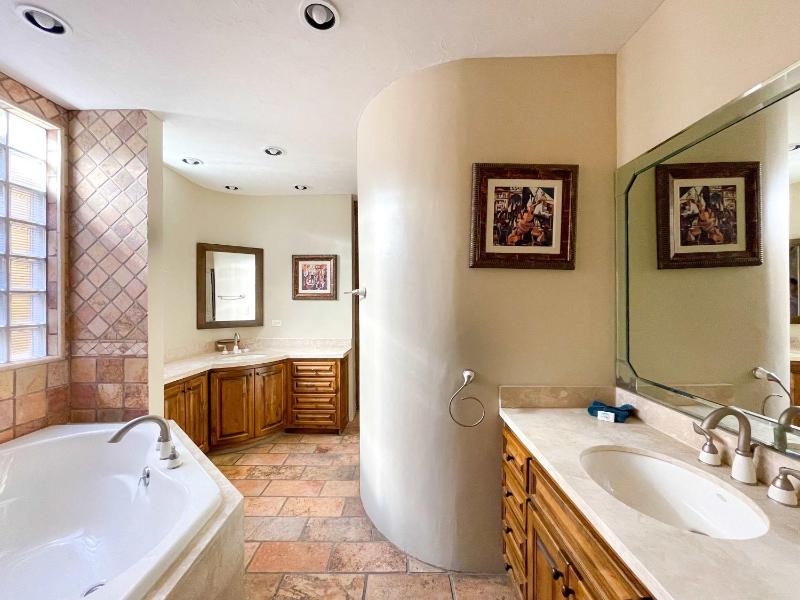 3BR Sandy Beach Villa Pools & Beach Access - image 11