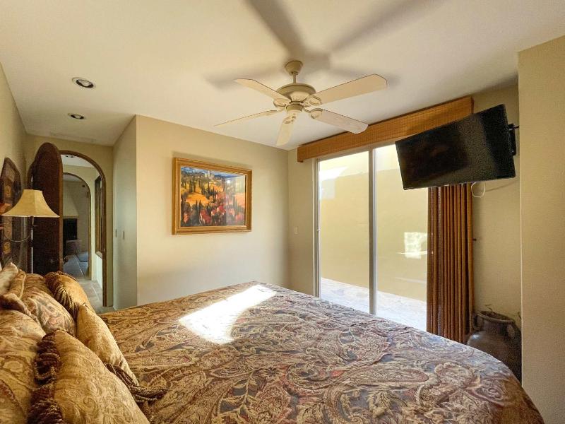 3BR Sandy Beach Villa Pools & Beach Access - image 7