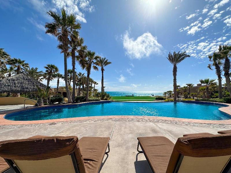 3BR Sandy Beach Villa Pools & Beach Access - image 10