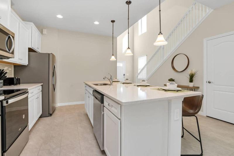 6BD Windsor Westside Villa Near Parks-WW 2467 - image 18