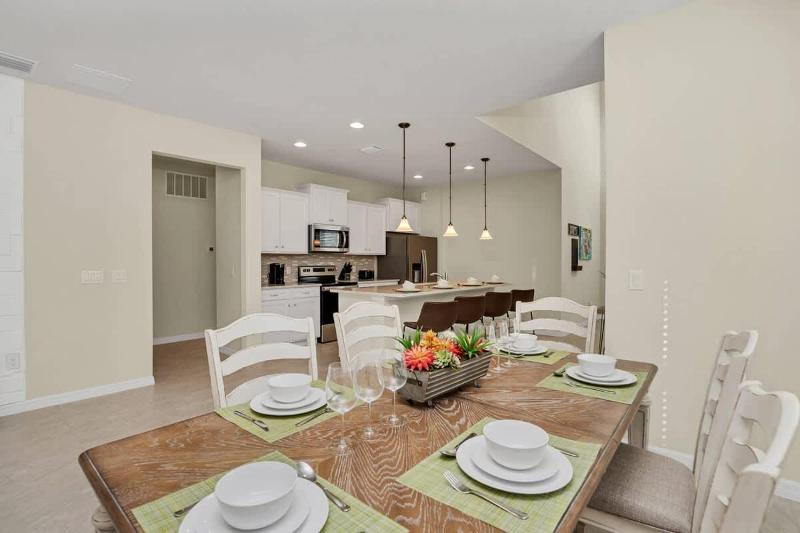 6BD Windsor Westside Villa Near Parks-WW 2467 - image 35
