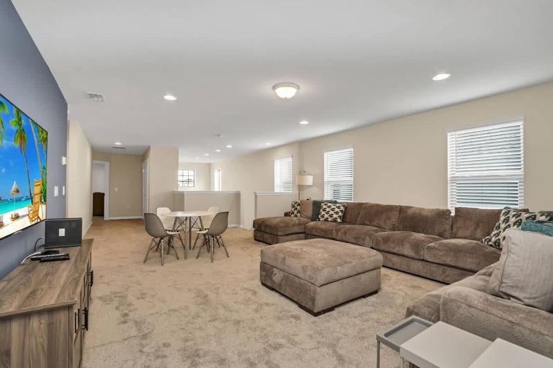 6BD Windsor Westside Villa Near Parks-WW 2467 - image 23