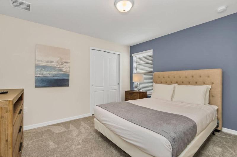 6BD Windsor Westside Villa Near Parks-WW 2467 - image 36