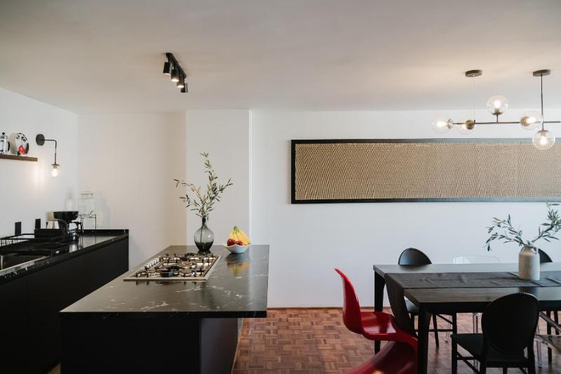 Modern 3BR Duplex in the Heart of Roma - image 27