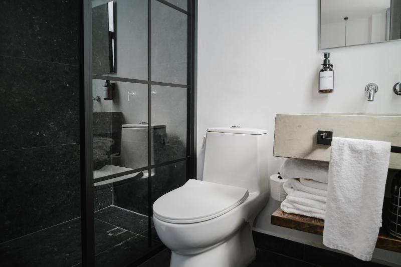 Modern 3BR Duplex in the Heart of Roma - image 12