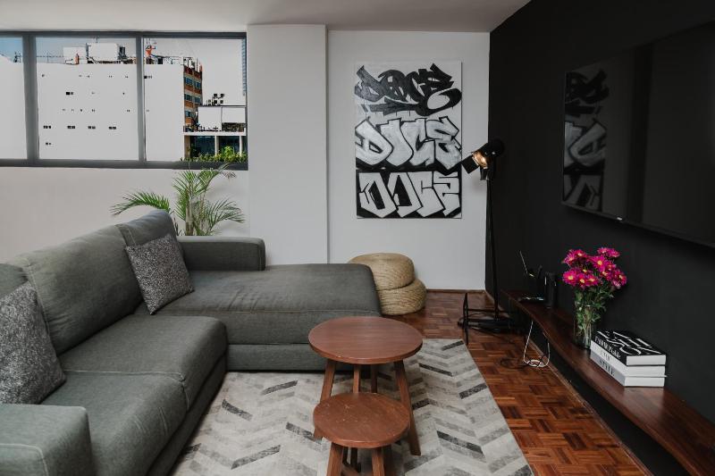 Modern 3BR Duplex in the Heart of Roma - image 13