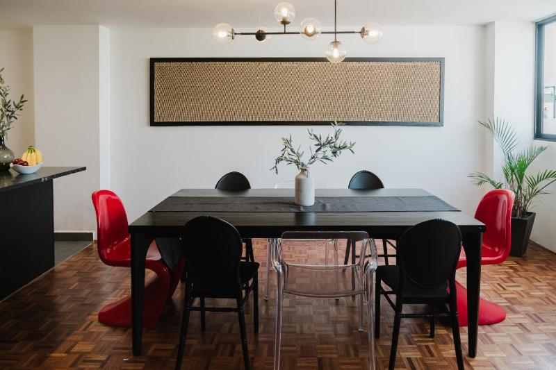 Modern 3BR Duplex in the Heart of Roma - image 9