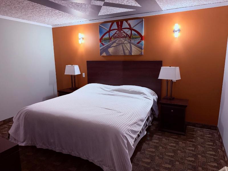 Premium Inn & Suites - image 1