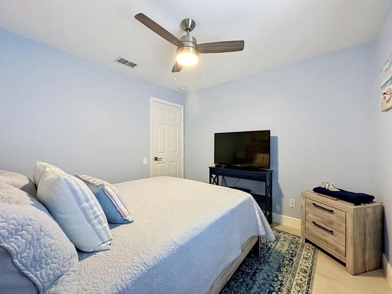 Whispering Palms - Luxury 4-Bedroom Pool Home Near villa - image 21