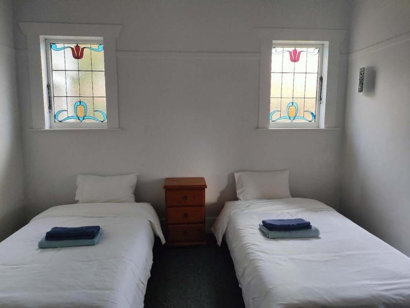 Small 2-bedroom flat - image 13