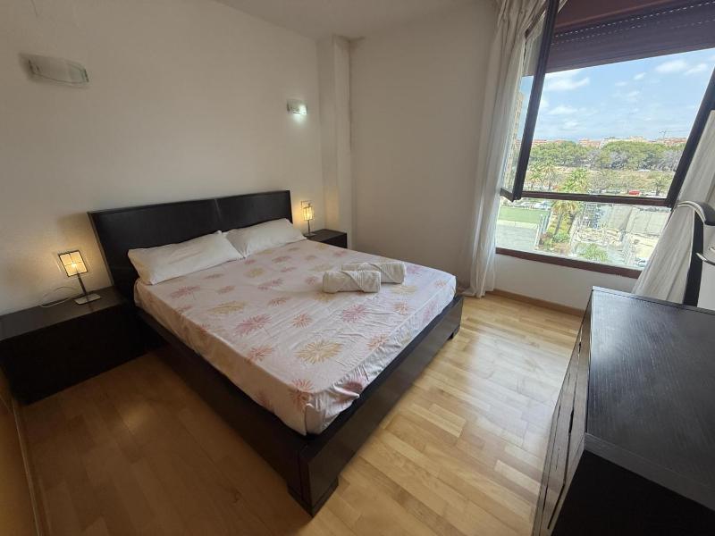 Apartamento con piscina gimnasio y parking en Alicante by Turihome - image 16