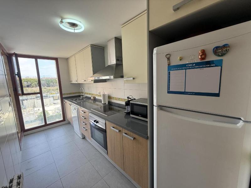 Apartamento con piscina gimnasio y parking en Alicante by Turihome - image 35
