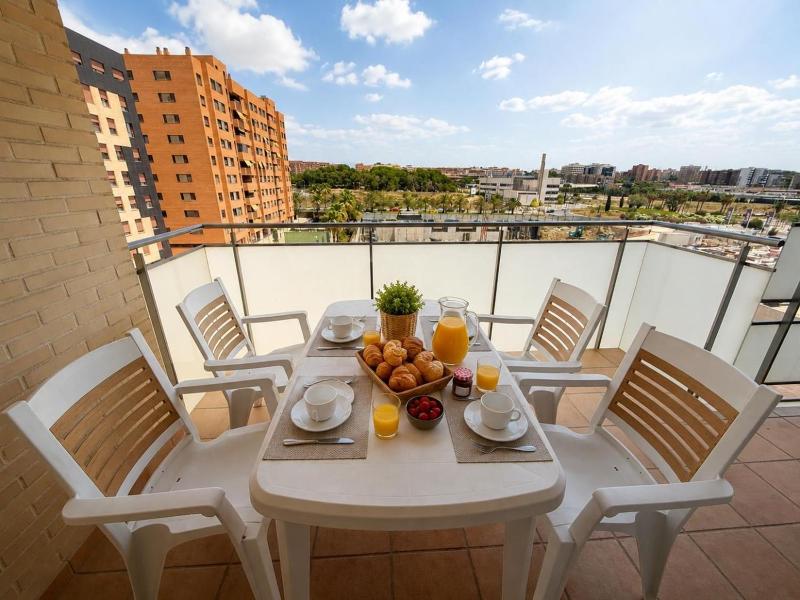 Apartamento con piscina gimnasio y parking en Alicante by Turihome - image 14