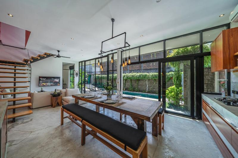 The Jungalow - 2BR Berawa Villa Near Beach Café del Mar & Padel - image 49
