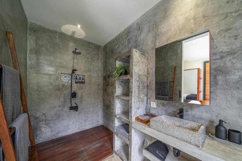 The Jungalow - 2BR Berawa Villa Near Beach Café del Mar & Padel - image 10