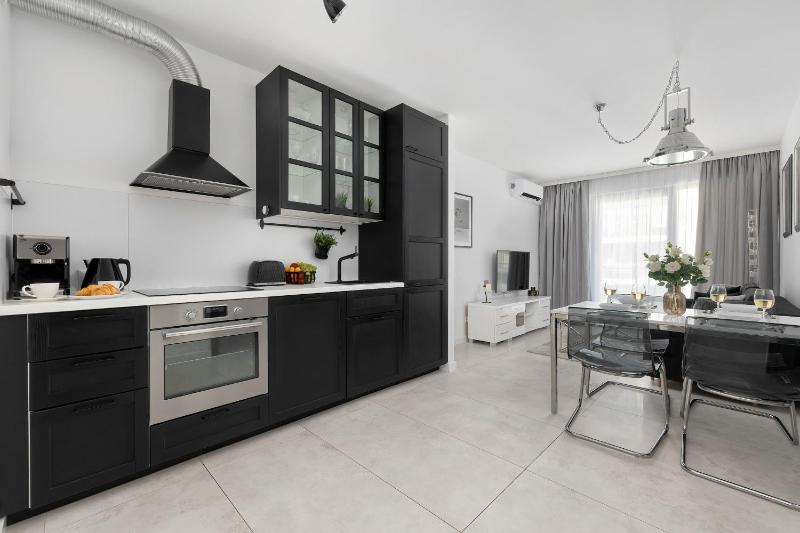 Nowoczesny Apartament z Balkonem Blisko Plaży by Noclegi Renters - image 30