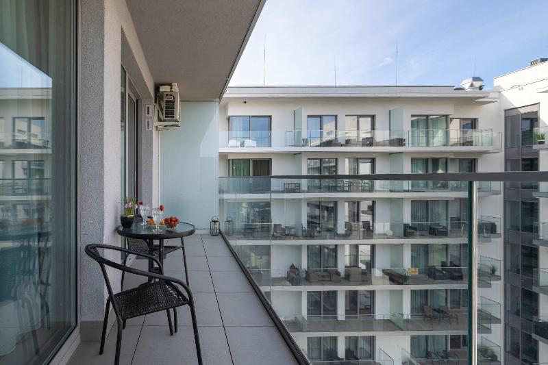 Nowoczesny Apartament z Balkonem Blisko Plaży by Noclegi Renters - image 11