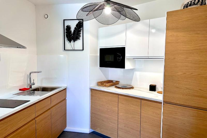Apartment with Terrace & Pool Mandelieu - image 2